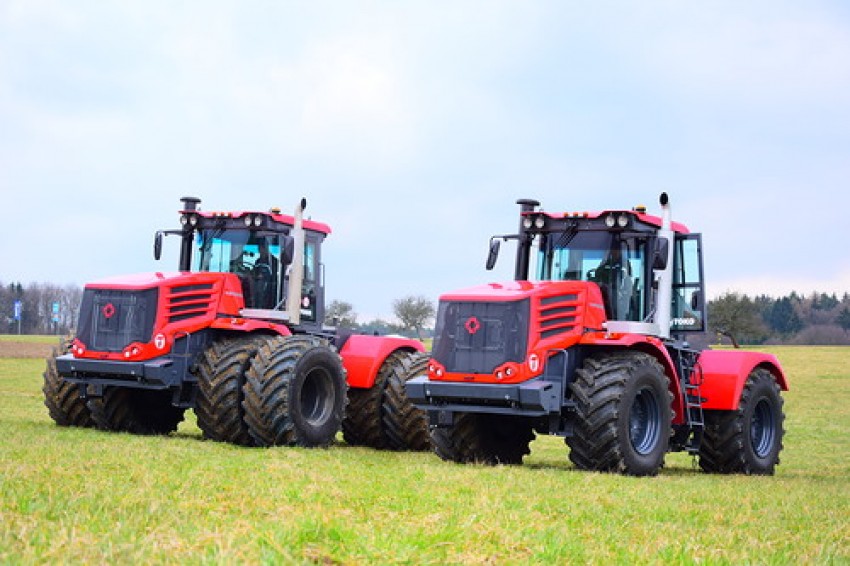 Předvádění - Kirovec K-744 + Kontur 6m Předvádění - Kirovec K-744 + Kontur 6m