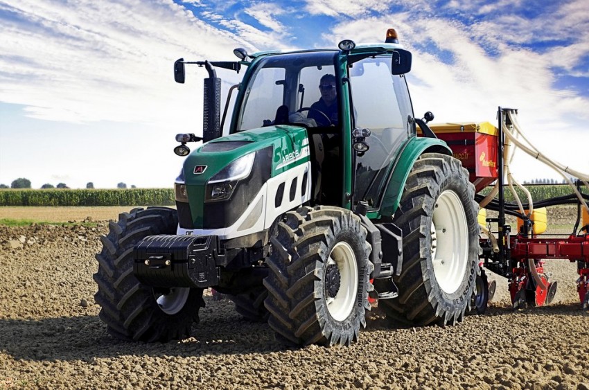 Předvádění Arbos 5130 + Matermacc 8130 Předvádění Arbos 5130 + Matermacc 8130
