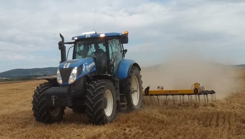 Předvádění slámové brány 7.5m v Krakovanech Předvádění slámové brány 7.5m v Krakovanech