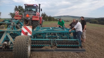 Kirovec K-744 a Kontur 8001 na Moravě