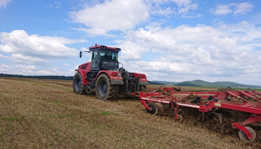 Kirovec K-743 a Horsch Tiger 4MT- AGRONA RPETY s.r.o.